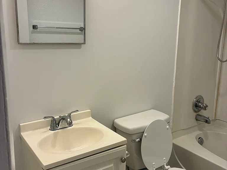 507 67th Ave N #5 — Photo 5