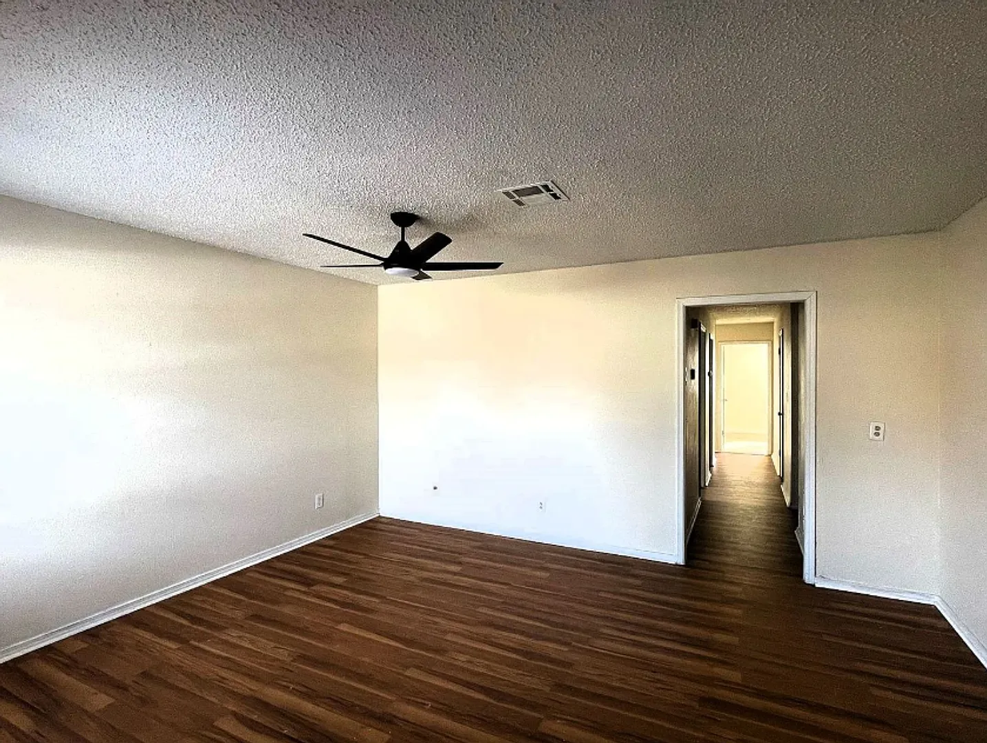 Charming 3-Bed / 2-Bath Duplex in the Heart of Midwest City! — Photo 3