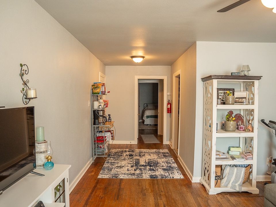 10th image of 2856 Halbert St