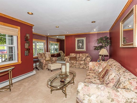 4th image of 16 Royal Oak Ct