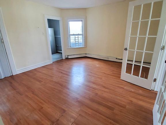 4th image of 189 Parker St APT 3