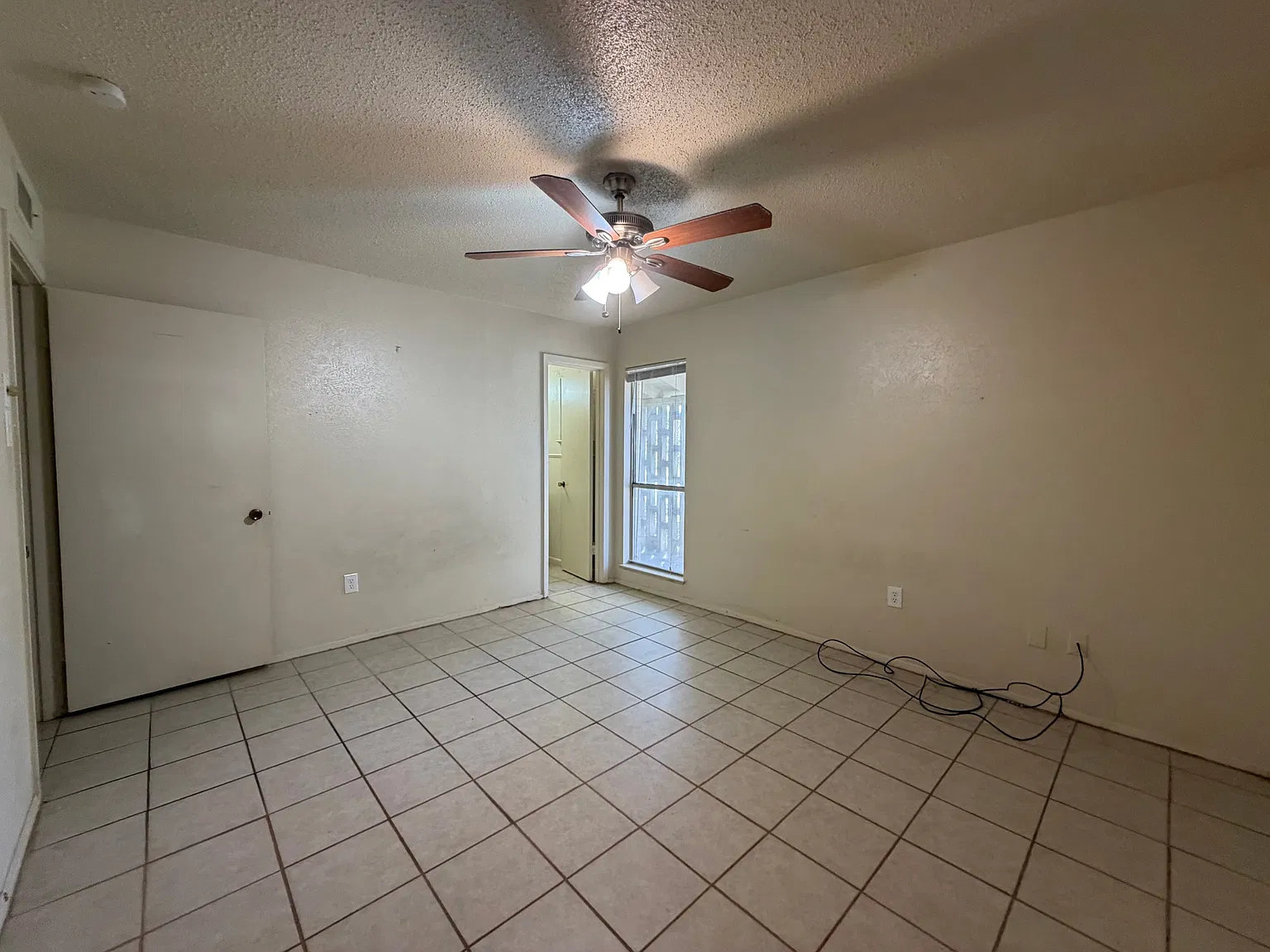 2 bed, 1.5 bath, 1080 sqft, $1,300 — Photo 3