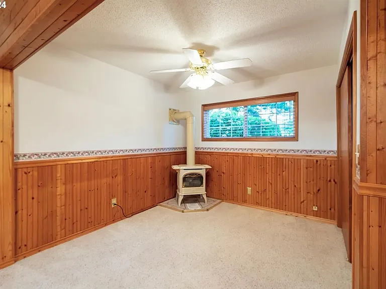 820 NW Cascade Ct #1 — Photo 6