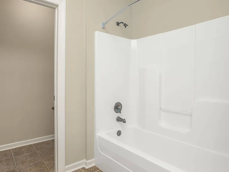 Stonewater Place Apartments — Photo 41