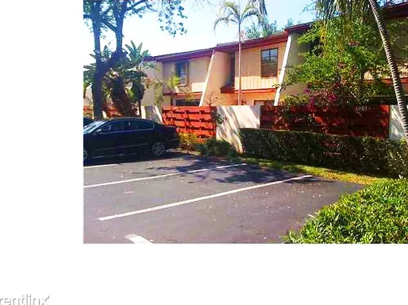 3003 Lakewood Ln #300, Hollywood, FL 33021