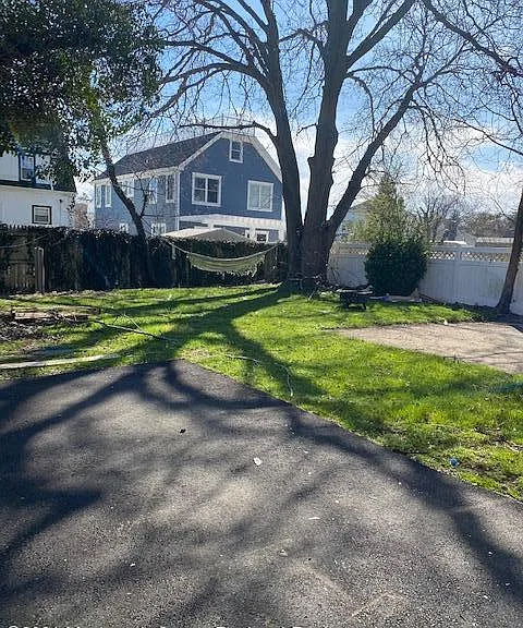 9 Howland Ave — Photo 18