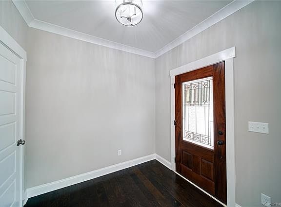 4th image of 10108 Greenwood Ct