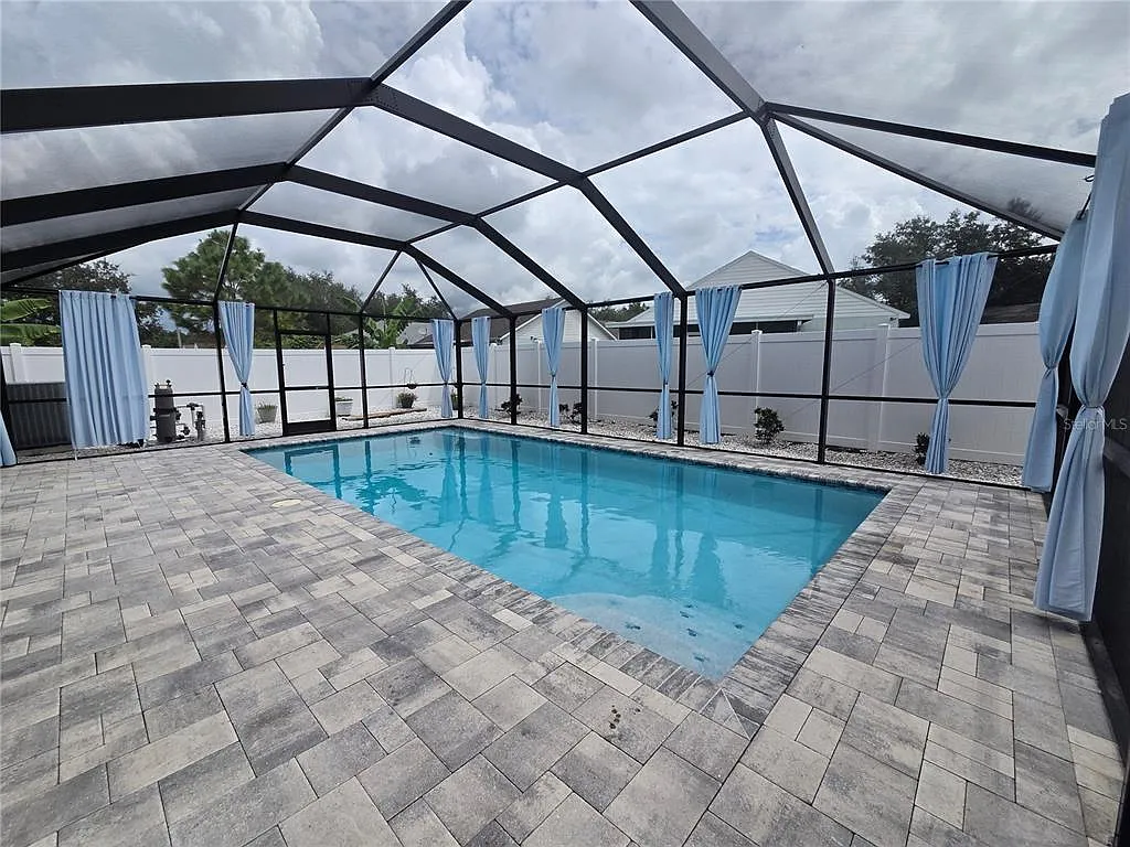 3 bed, 2.0 bath, 1874 sqft, $2,999 — Photo 3