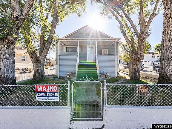 2nd image of 209 Gale St