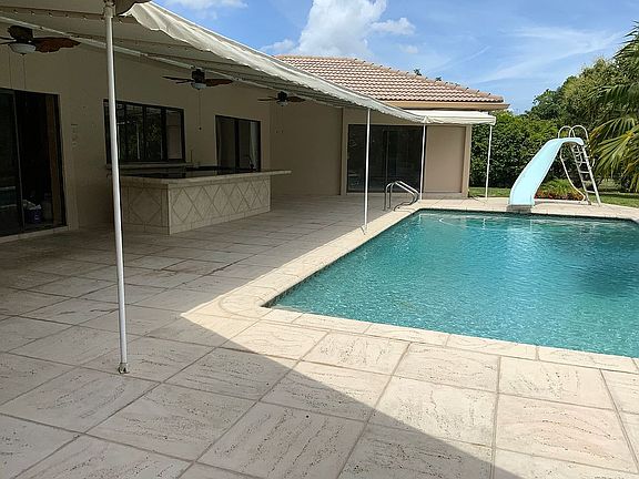 3rd image of 10304 NW 40th Ct