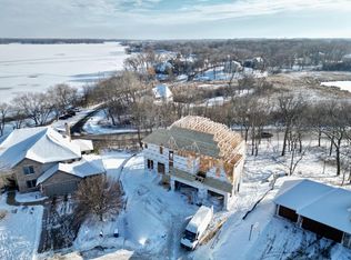 3147 Lafayette Ridge Rd, Wayzata, MN 55391