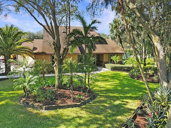 5th image of 2851 SW 141st Ter