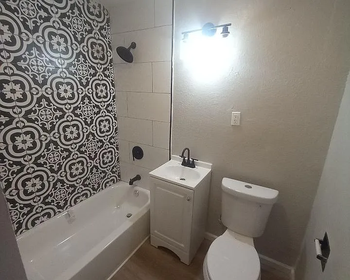 1342 Oak St #2 — Photo 6