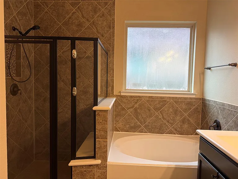 24311 Piazza Dr — Photo 18