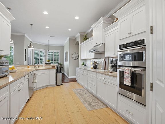 4th image of 13248 Linzia Ln