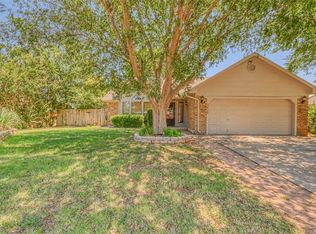 2420 W Park Pl, Moore, OK 73160