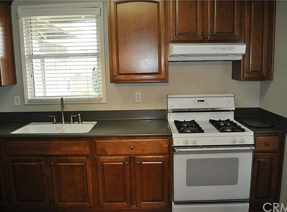 5th image of 7838 Rockne Ave