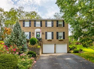891 Macarthur Dr, Pittsburgh, PA