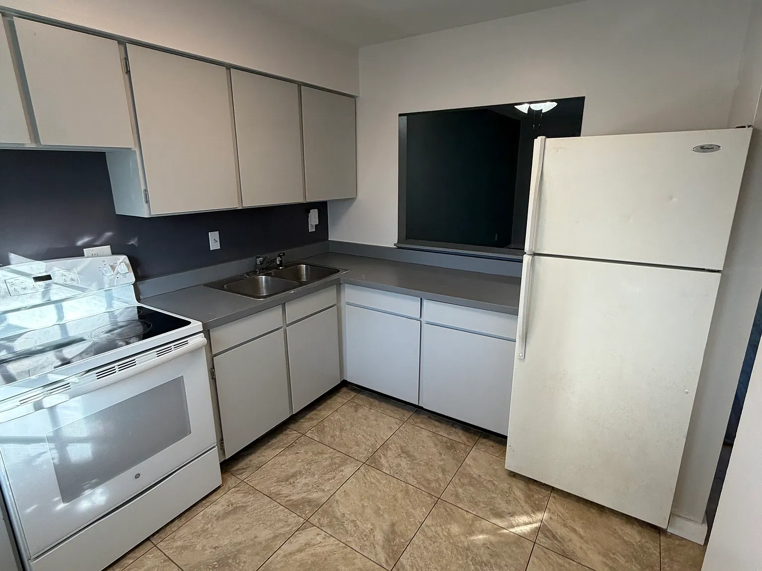 2 bed, $1,300 — Photo 2