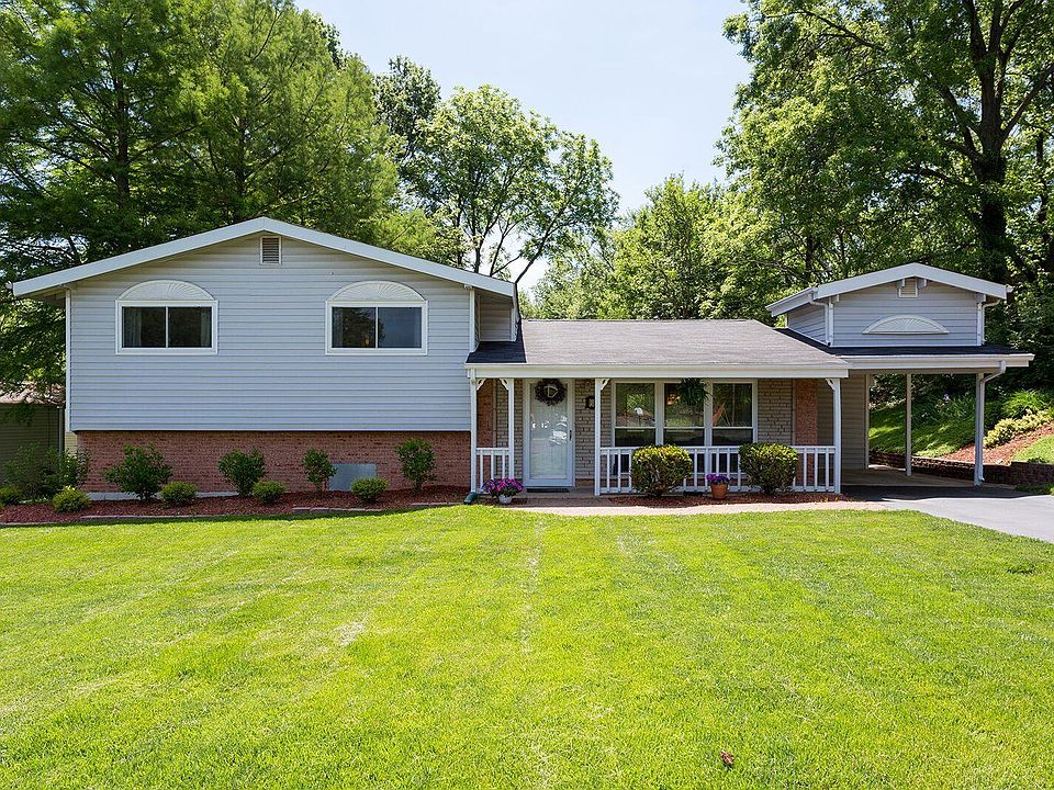 1st image of 4 Village Dr