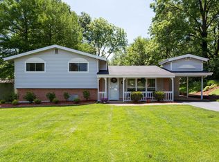 4 Village Dr, Saint Louis, MO 63146