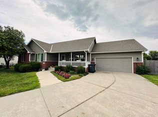 216 Victoria Ct, Newton, KS 67114