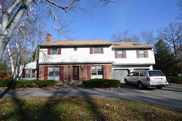 1st image of 7 Greenwood Ln