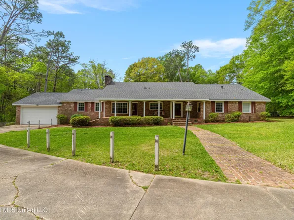 2 Village Ln, Hattiesburg, MS 39402