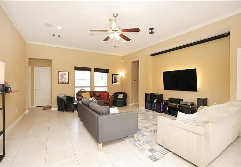 6615 Goldspier St — Photo 5