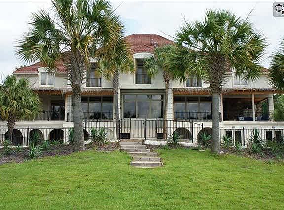 3rd image of 108 Aiken Hunt Cir