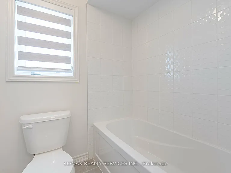 7 Sandhill Cres N — Photo 37