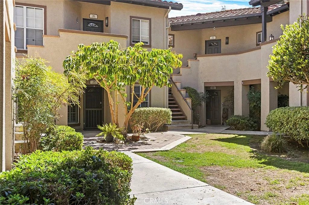 2 bed, 971 sqft, $3,300 — Photo 1