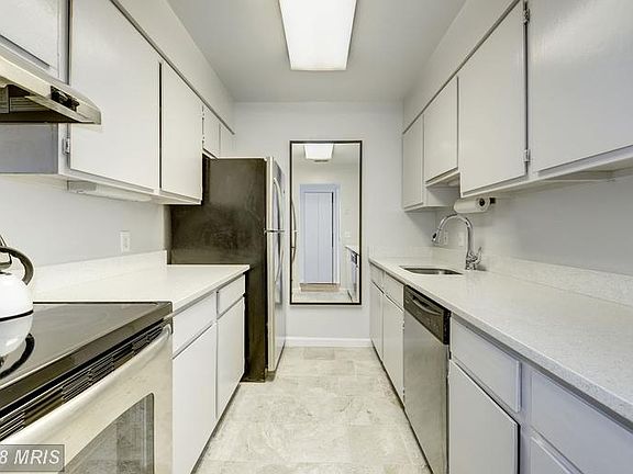 Kitchen (2 of 3)