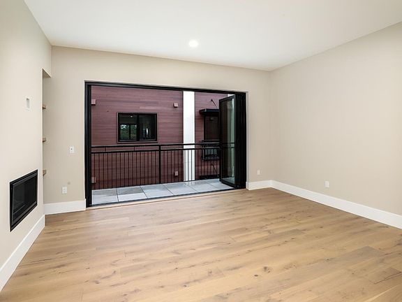 4th image of 389 1st St #32