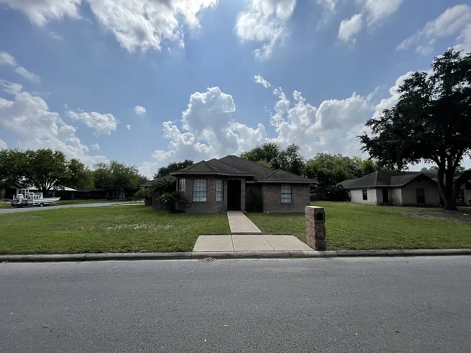 1305 James Cir