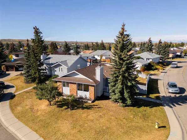 2 W Barrett Pl, Cochrane, AB T4C 1J5