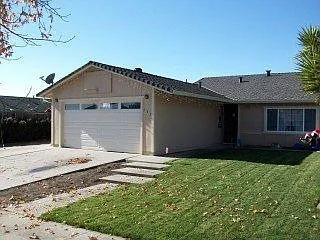 252 Willow Dr photo 1