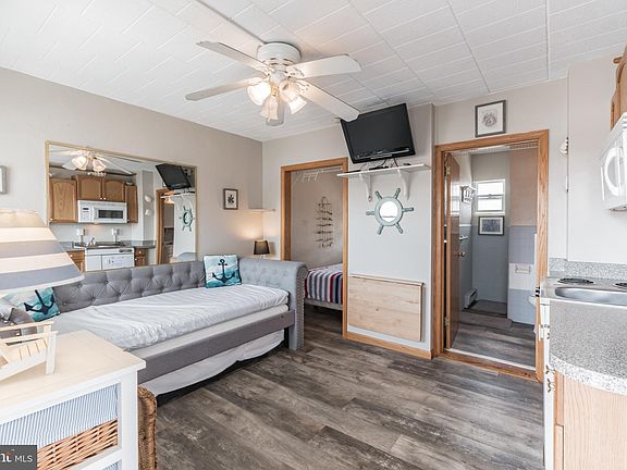 4th image of 840 Ocean Ave #39