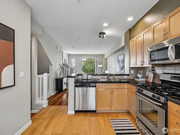 4th image of 2162 Yakima Avenue