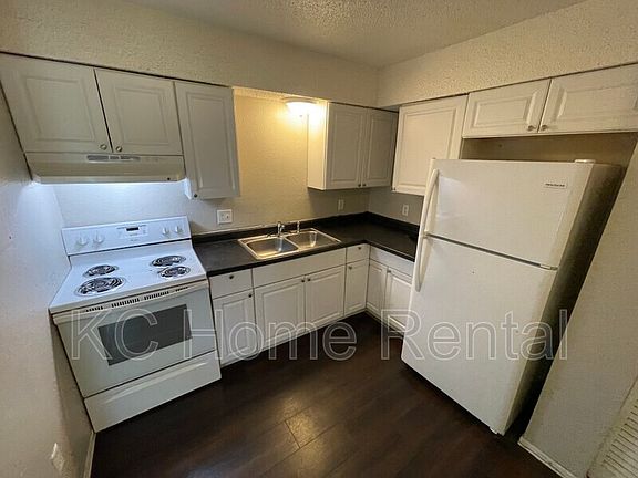 2nd image of 804 NE Banner Dr APT A