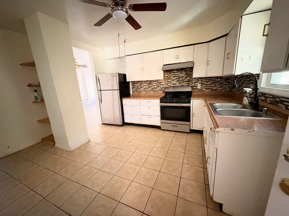 381 Shelton Ave #2