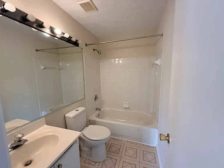 935 Joshua Tree Ct — Photo 5