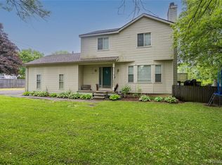 4621 Dickerson Ave, Waterford, MI 48328
