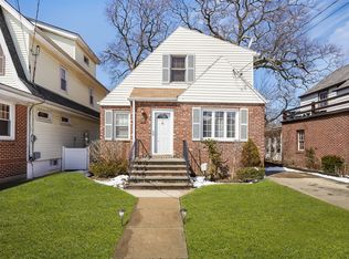 214 Cornwell Ave, Valley Stream, NY 11580