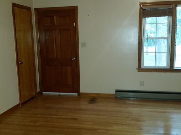 3rd image of 1828 Broadway St
