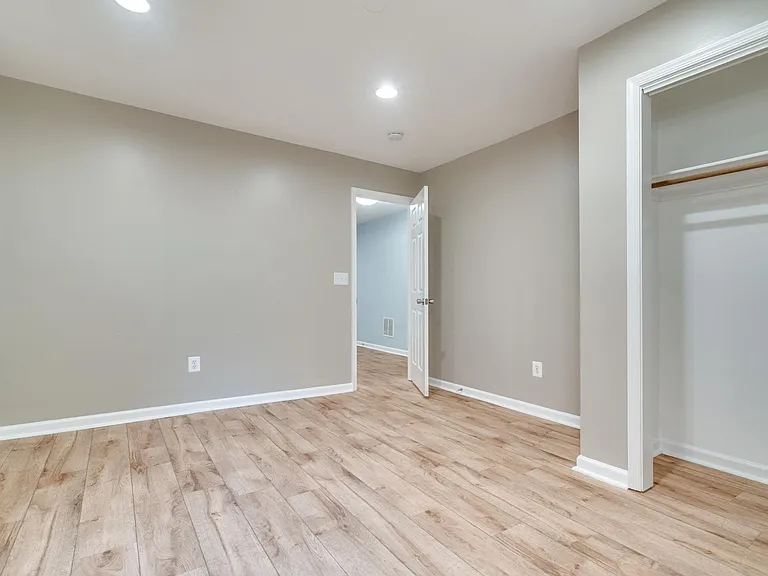 6412 Warren Point Ct — Photo 16