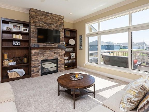 4th image of 1104 Centennial Cir