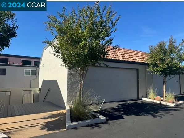 1045 Alta Mesa Dr, Moraga, CA 94556