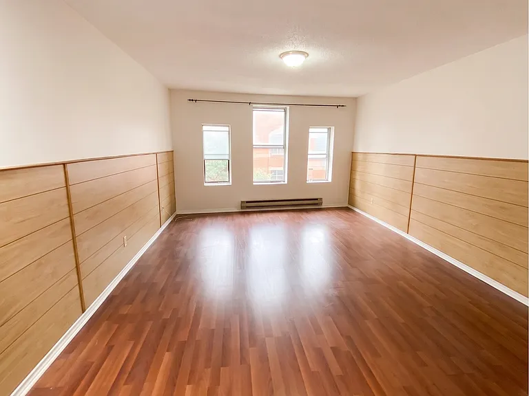 207 James St N #2 — Photo 8