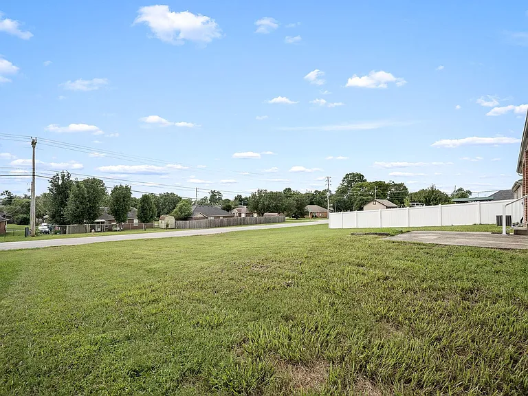 9002 Macbeth Dr — Photo 25